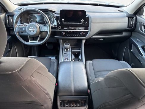 Used 2025 Nissan Pathfinder SV AWD/4WD image 10