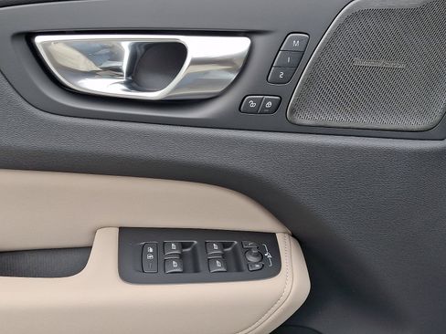 New 2026 Volvo XC60 B5 Plus w/ Climate Package AWD/4WD image 7