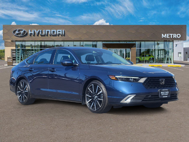 Used 2025 Honda Accord Touring image 1