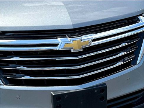 Used 2023 Chevrolet Equinox Premier image 29