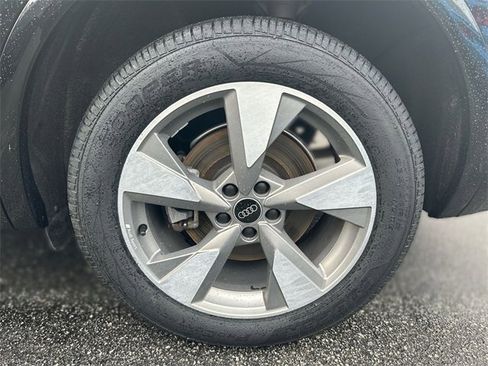 Used 2023 Audi Q5 2.0T Premium w/ Convenience Package image 10