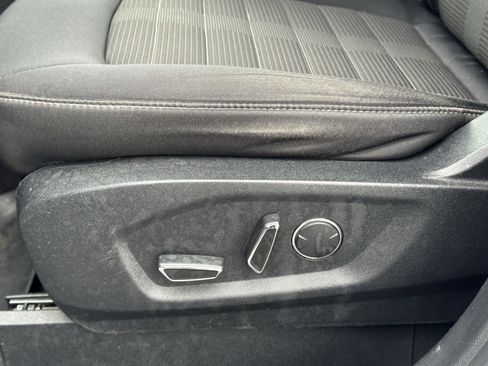 Used 2018 Ford Edge SEL image 25