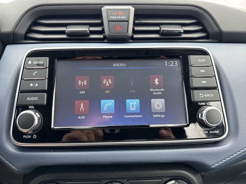 Used 2025 Nissan Versa SV FWD image 19