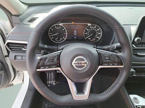 Used 2020 Nissan Altima 2.5 SR FWD image 16