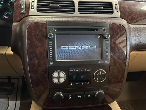 Used 2014 GMC Yukon XL Denali AWD/4WD image 15