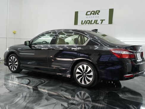 Used 2017 Honda Accord Touring image 39