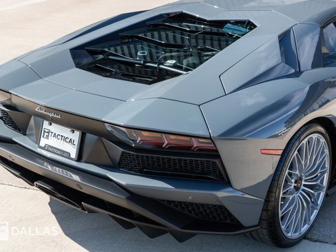 Used 2018 Lamborghini Aventador S image 19