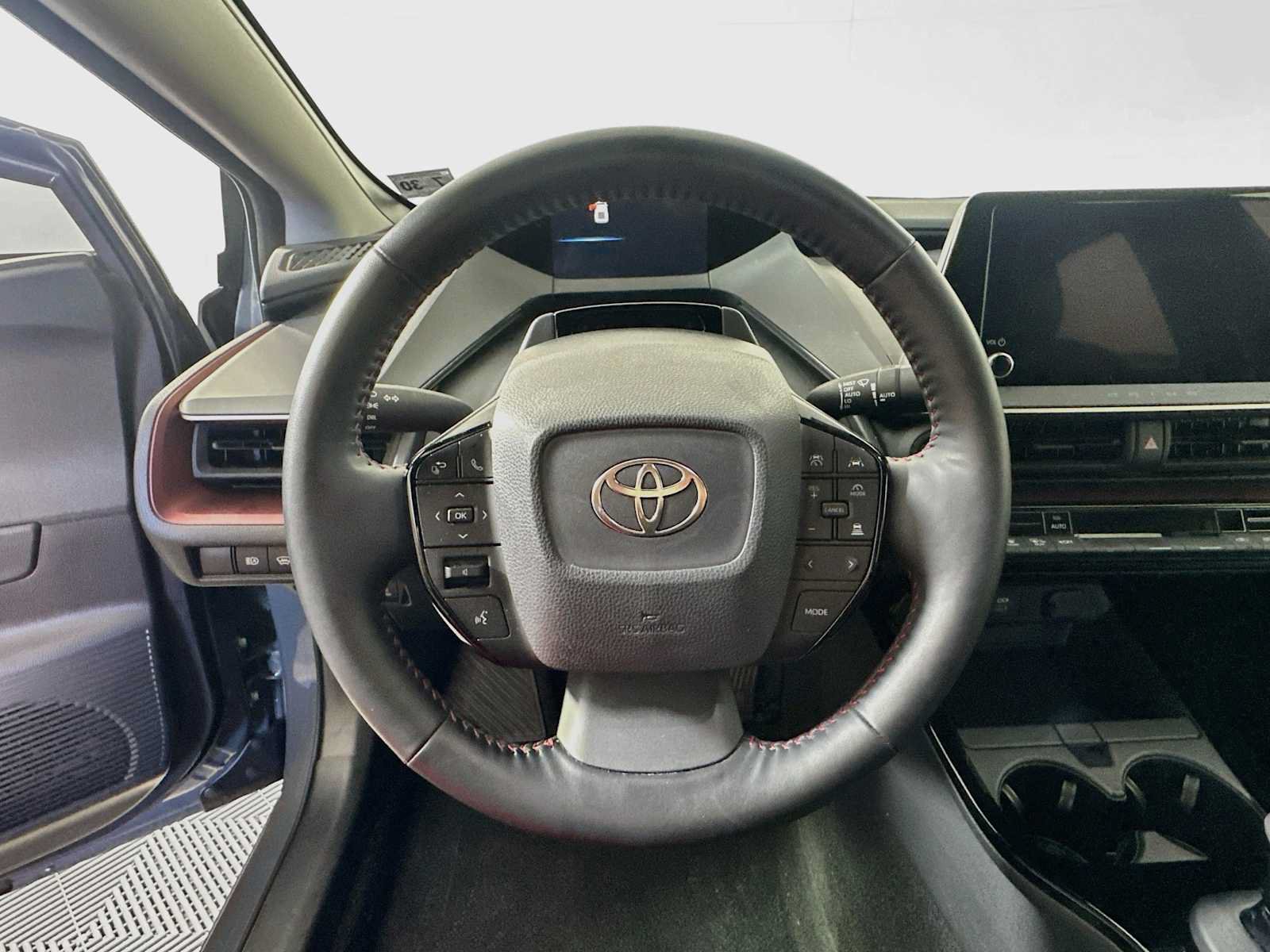 Used 2025 Toyota Prius Plug-In Hybrid FWD image 9