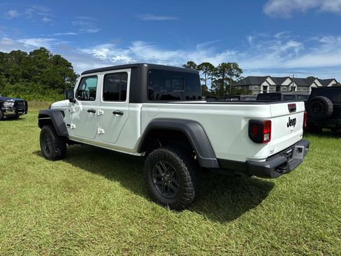 Used 2020 Jeep Gladiator Sport w/ Quick Order Package 24S image 5