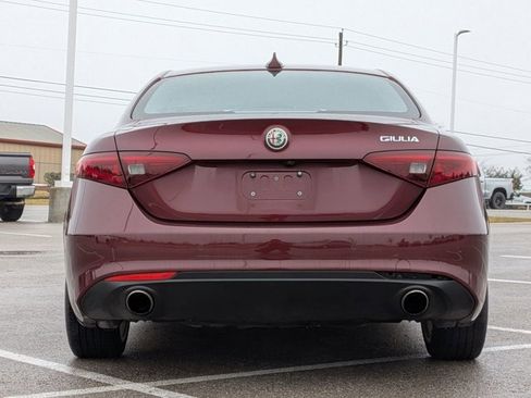 Used 2017 Alfa Romeo Giulia image 6