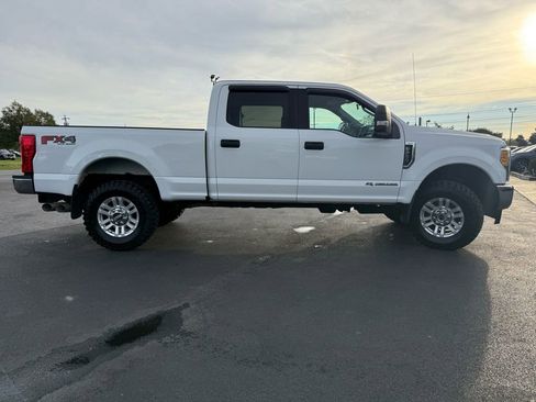 Used 2017 Ford F250 XLT w/ FX4 Off-Road Package image 4