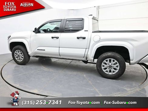 Used 2025 Toyota Tacoma SR5 image 15