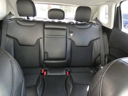 Used 2019 Jeep Compass Latitude AWD/4WD image 18