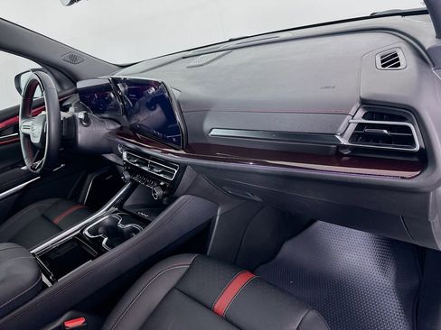 Used 2024 Chevrolet Traverse RS image 31