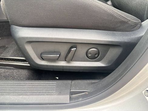 Used 2025 Nissan Rogue SV AWD/4WD image 22