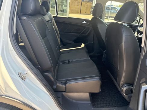 Used 2023 Volkswagen Tiguan SE image 32