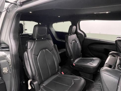 Used 2020 Chrysler Pacifica Touring-L Plus w/ S Appearance Package FWD image 37