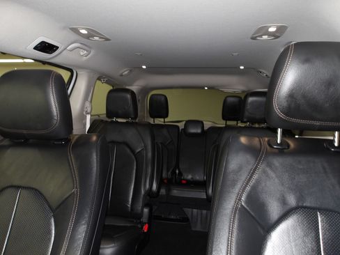 Used 2020 Chrysler Pacifica Touring-L FWD image 10
