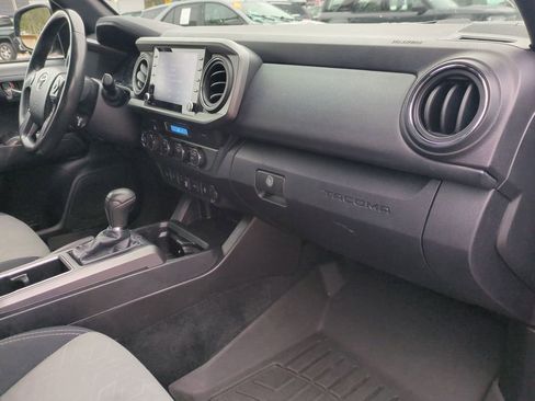 Used 2022 Toyota Tacoma TRD Off-Road image 26