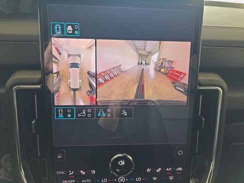 Used 2025 GMC Yukon Denali w/ Sun & Power Step Package AWD/4WD image 23