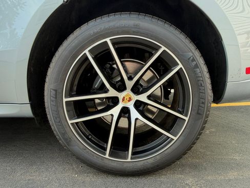 Certified 2025 Porsche Macan AWD/4WD image 13