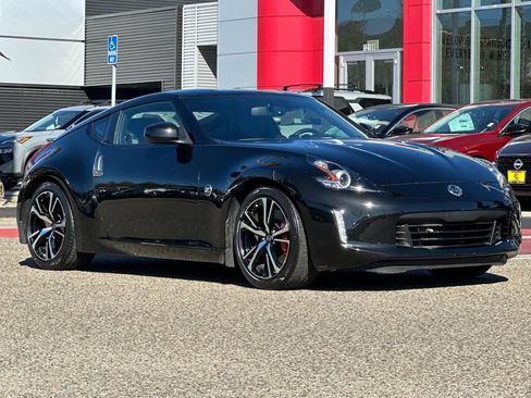 Used 2019 Nissan 370Z Touring Sport image 2