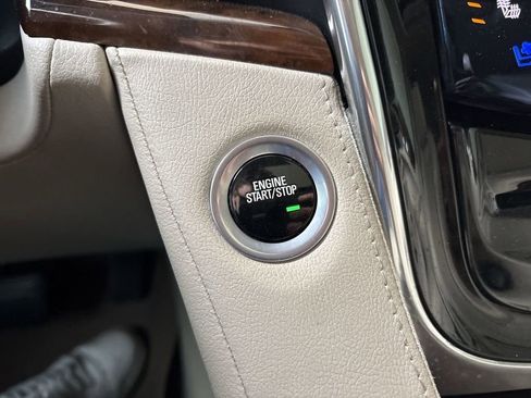 Used 2017 Cadillac Escalade ESV Luxury image 17
