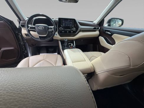 Used 2022 Toyota Highlander XLE image 10