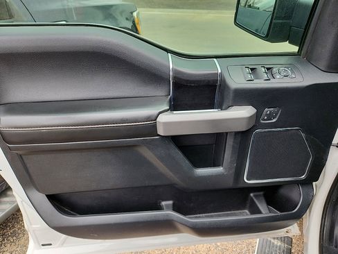 Used 2019 Ford F150 Platinum w/ Equipment Group 701A Luxury AWD/4WD image 9