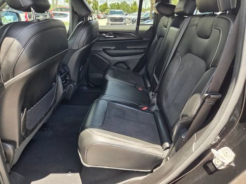 Certified 2025 Jeep Grand Cherokee Altitude AWD/4WD image 5