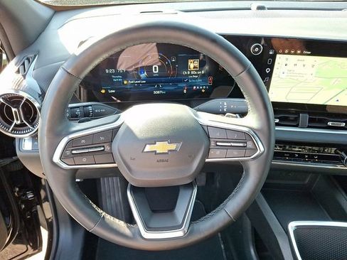 Used 2025 Chevrolet Equinox LT FWD image 13