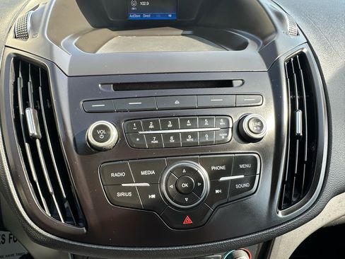 Used 2017 Ford Escape SE image 16