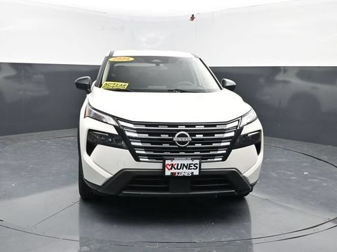 Used 2024 Nissan Rogue S AWD/4WD image 2