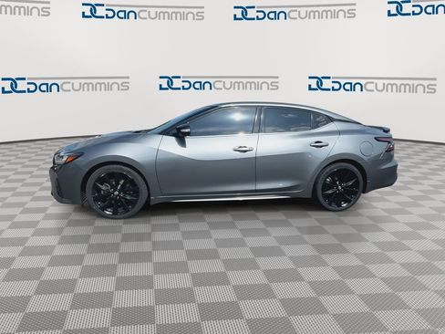 Used 2023 Nissan Maxima SR w/ Sport Mat Group FWD image 5