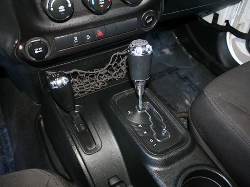 Used 2018 Jeep Wrangler Unlimited Sport w/ Connectivity Group image 19