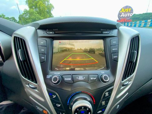 Used 2016 Hyundai Veloster FWD image 23