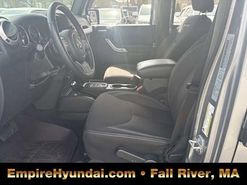 Used 2016 Jeep Wrangler Unlimited Sahara w/ Connectivity Group image 17