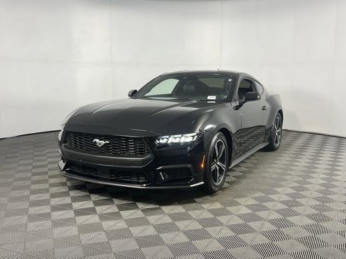 Used 2024 Ford Mustang Premium image 3