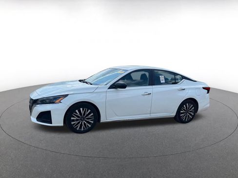 Used 2025 Nissan Altima 2.5 SV FWD image 8