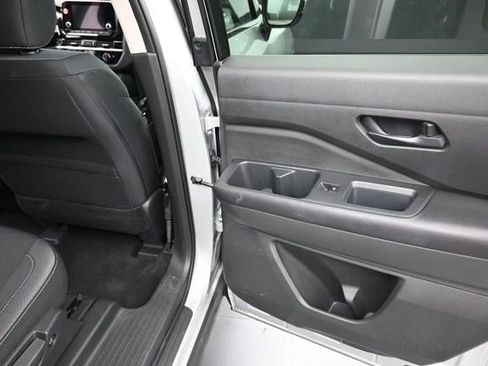 Used 2024 Nissan Pathfinder SV AWD/4WD image 21