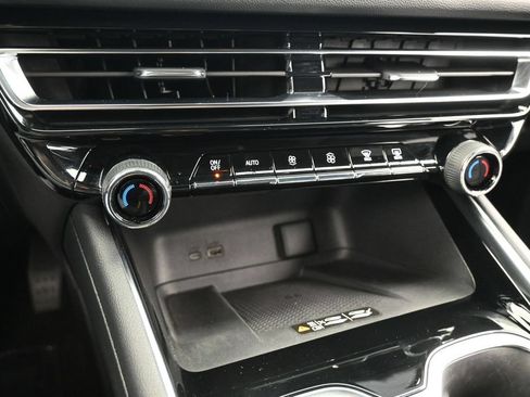 Used 2025 Chevrolet Traverse High Country FWD image 27