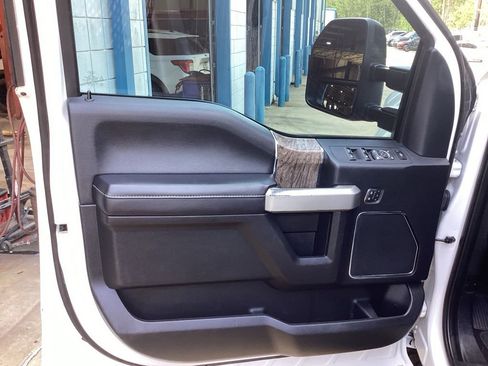 Used 2019 Ford F250 Lariat w/ Lariat Ultimate Package AWD/4WD image 23