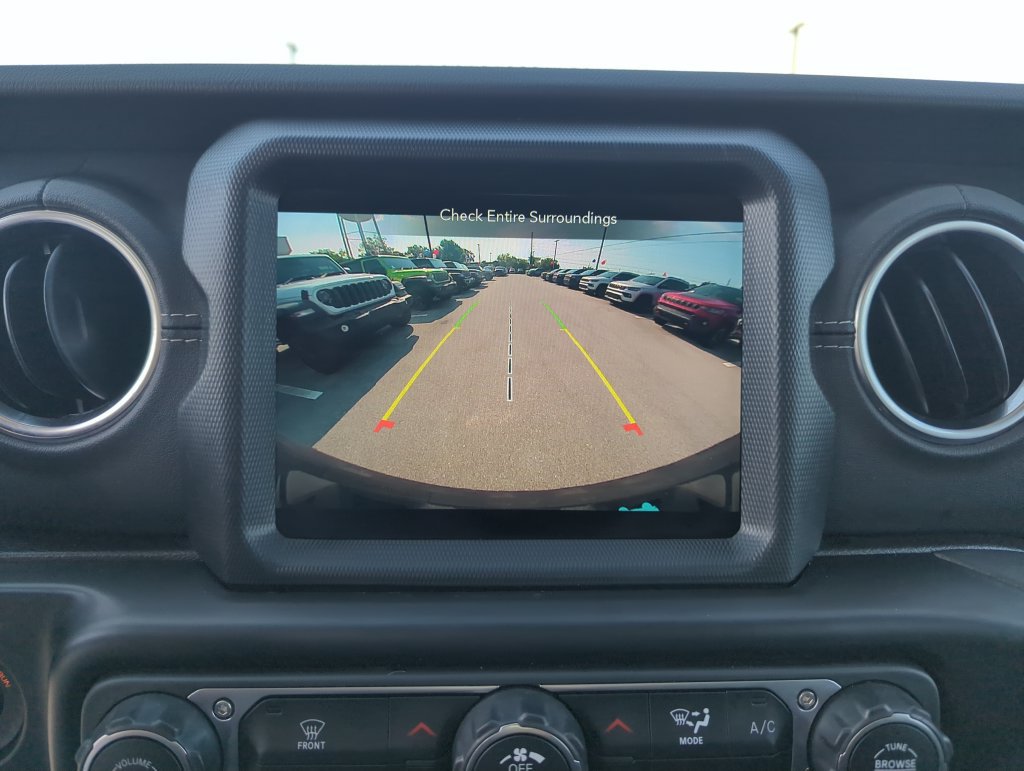 Used 2022 Jeep Wrangler Unlimited Sahara AWD/4WD image 25