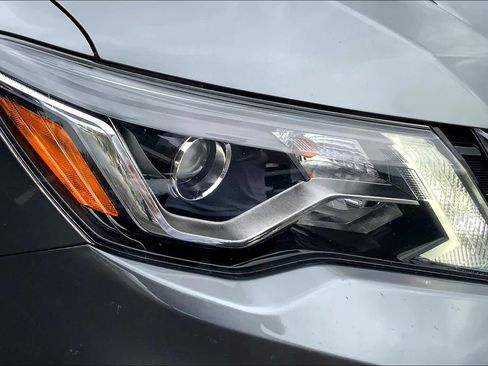 Used 2020 Nissan Pathfinder S FWD image 28