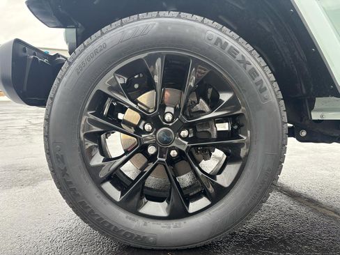 Used 2024 Jeep Wrangler Unlimited Sahara image 32