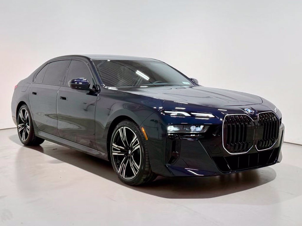 Used 2025 BMW 760i xDrive AWD/4WD image 12