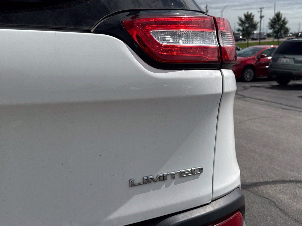 Used 2017 Jeep Cherokee Limited FWD image 5
