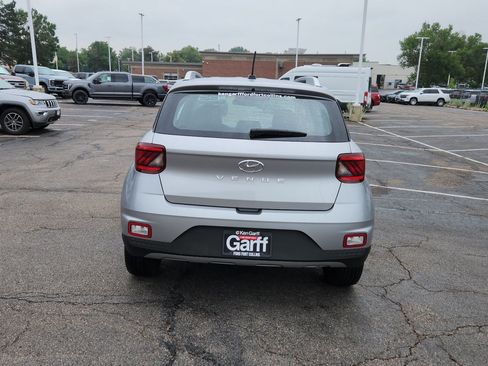 Used 2024 Hyundai Venue SEL FWD image 9