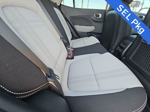 Used 2025 Hyundai Venue SEL FWD image 17