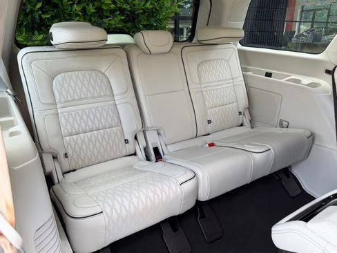 Used 2020 Lincoln Navigator Black Label w/ Cargo Convenience Package AWD/4WD image 40